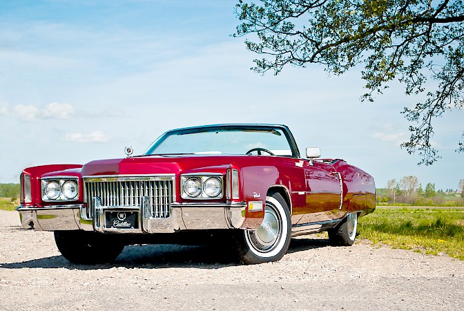 Cadillac Eldorado - czerwony kabriolet idealny do ślubu